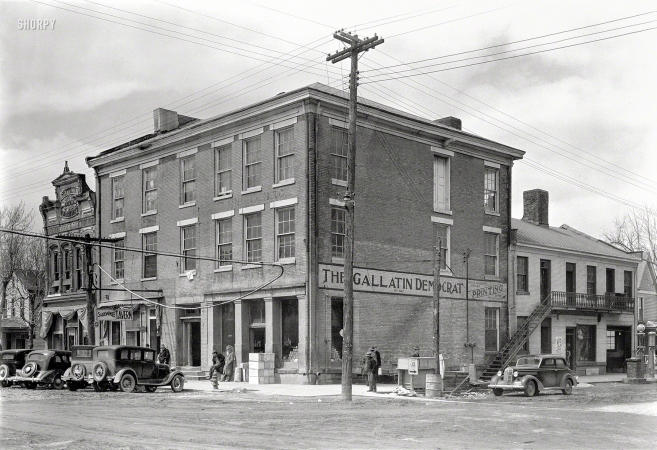 Photo showing: Shawnee Tavern -- April 1937. The Posey Building of Shawneetown, Illinois, in which Abraham Lincoln and Robert Ingersoll had law offices.