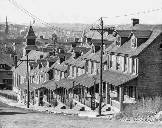Photo showing: Fifth Street -- November 1935. Bethlehem, Pennsylvania. Stepped row of houses on a hillside street.