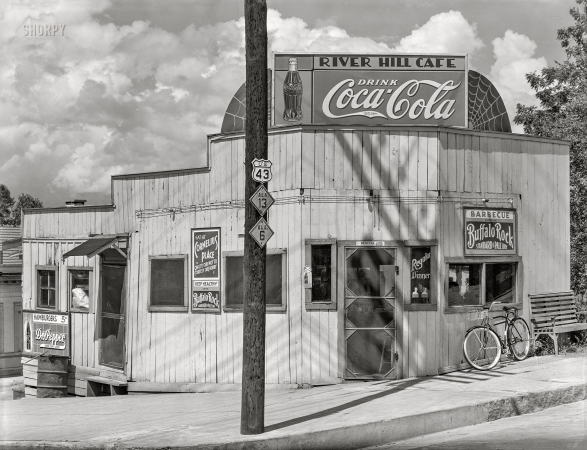 Photo showing: Regular Dinner -- 1936. Cafe -- Tuscaloosa, Alabama.