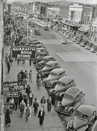 Photo showing: Gadsden Shoppers -- December 1940. Christmas shopping crowds. Gadsden, Alabama.