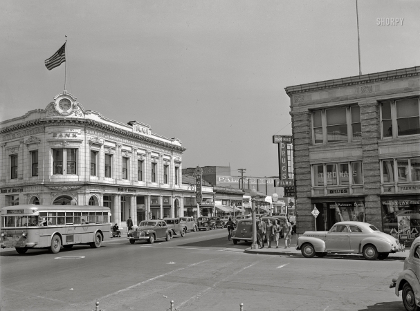 Photo showing: San Leandro -- April 1942. Portuguese-American communities in California. Estudillo Avenue in San Leandro.