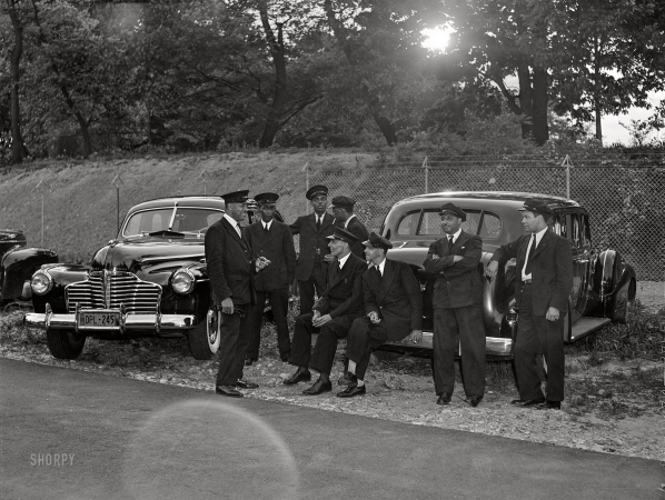 Photo showing: Diplomatic Plates -- May 1942. Washington, D.C. Garden party at the New Zealand legation. Chauffeurs and limousines.