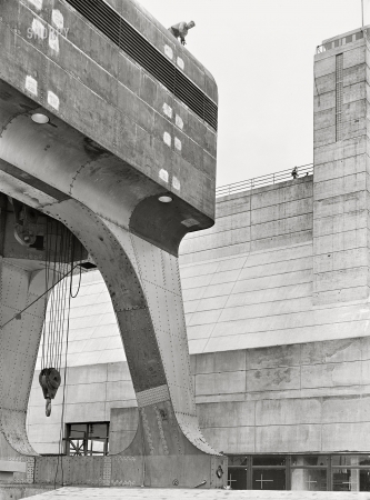 Photo showing: Cherokee Dam -- June 1942. Cherokee Dam -- Tennessee Valley Authority. Riveter atop 250-ton hoist.