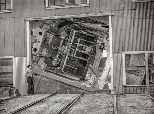 Photo showing: Copper Hopper -- September 1942. Deer Lodge County, Montana. Anaconda smelter. Cars containing
50 tons of copper ore are dumped by an unloading mechanism into a 200-ton hopper.