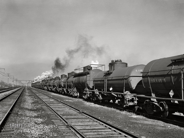 Photo showing: Oil Train -- November 1942. Chicago, Illinois. An oil train from the Southwest leaves an Illinois Central railyard.