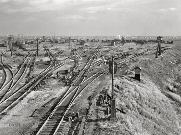 Photo showing: The North Yard -- November 1942. Chicago, Illinois. General view of the north classification yard at an Illinois Central railyard.