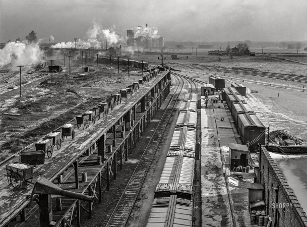 Photo showing: Icing on the Freight -- January 1943. Icing platform of the Indiana Harbor Belt Railroad. Blue Island Yard south of Chicago.