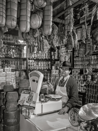 Photo showing: Italian Grocery -- January 1943. Italian-Americans on Lower East Side of Manhattan.
Italian grocery store owned by the Ronga brothers on Mulberry Street. 
