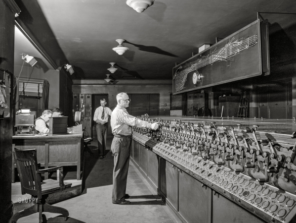 Photo showing: Virtual Railroad -- February 1943. In the interlocking tower at Chicago Union Station. The men
work entirely by the board, hardly ever looking out of a window to see an actual train.