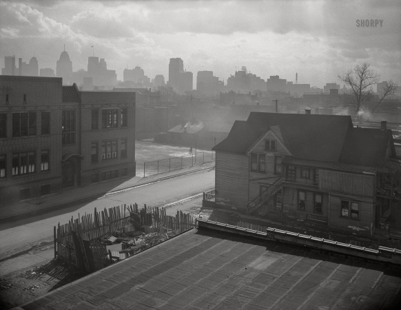 Photo showing: Motown Morning -- February 1942. Detroit, Michigan. Looking towards downtown from the slum area in the early morning.