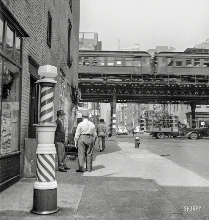 Photo showing: Wartime Manhattan -- September 1942. Looking west from the 17th Street station at the Third Avenue elevated railway.