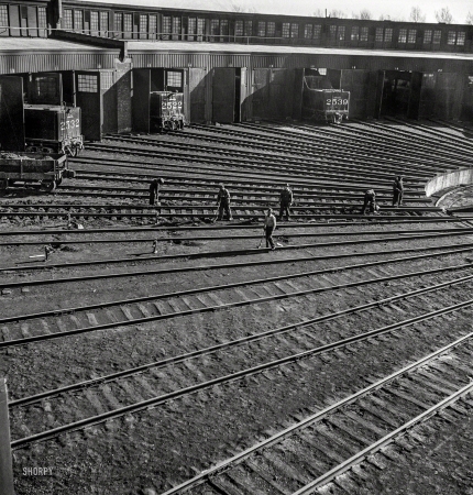Photo showing: Track Repair -- November 1942. Track crews in the roundhouse at the Illinois Central rail yard, Chicago.