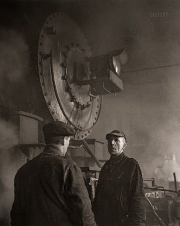 Photo showing: Locomotive Lair -- December 1942. In the roundhouse at Proviso Yard, Chicago & North Western Railroad. Chicago, Illinois.