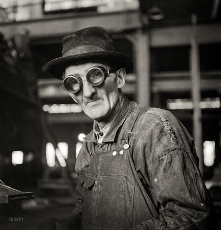 Photo showing: Goggle Glass -- December 1942. Chicago, Illinois. Workman grinding out
a part at the Chicago & North Western repair shops.
