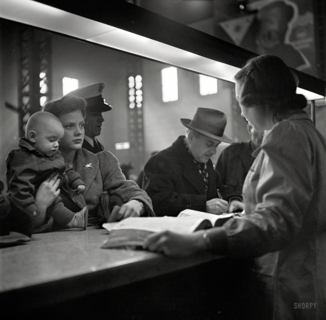 Photo showing: The Travelers -- January 1943. At the information desk at Union Station, Chicago.