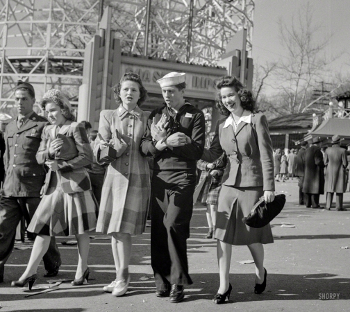Photo showing: Naval Escort -- April 1943. Montgomery County, Maryland. Servicemen and their girls at the Glen Echo amusement park.