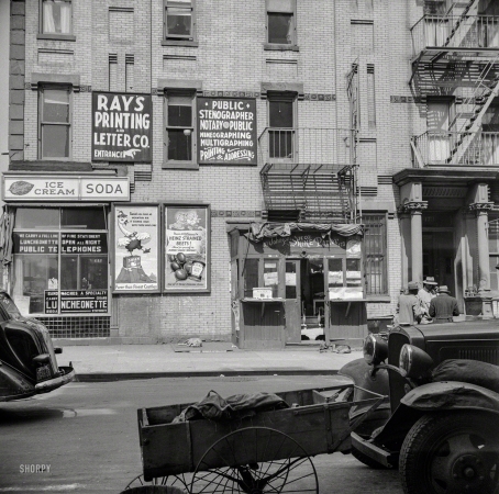 Photo showing: Harlem Beets -- April 1943. New York, New York. Scene in Harlem area.