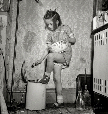 Photo showing: Garbage In -- May 1943. Buffalo, New York. Mary Grimm, 8, doing the housework.
Her mother, a 26-year-old widow, is crane operator at Pratt & Letchworth.