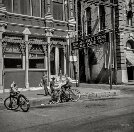 Photo showing: Yesterdays Newsboys -- May 1943. Galveston, Texas. Newspaper delivery boys.