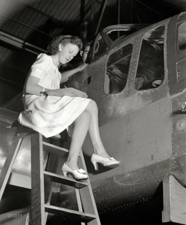 Photo showing: Plane Jane -- 1942. Melbourne, Australia. Beaufort torpedo bomber final assembly plant.