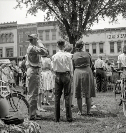 Photo showing: Decoration Day -- May 31, 1943. Gallipolis, Ohio. Soldier at Decoration Day ceremonies.