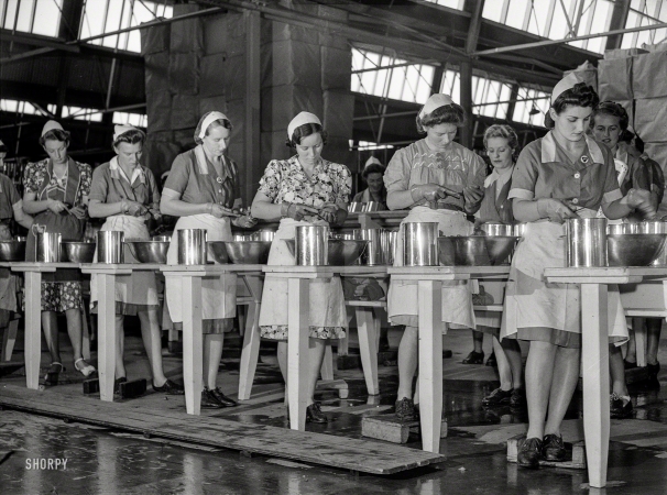 Photo showing: Can-Can -- January 1943. Edgell tomato cannery, New South Wales, Australia.
