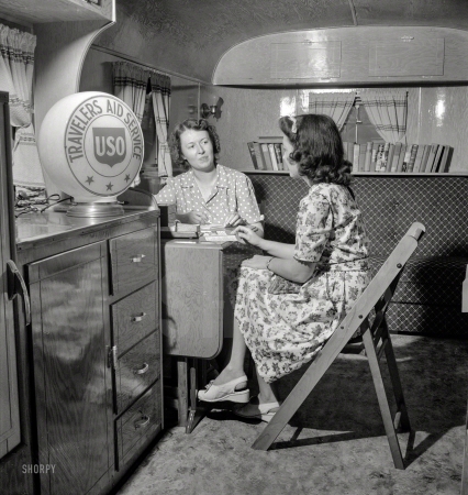 Photo showing: Trailer Talk -- August 1943. Middle River, Md. Mrs. Helen Bird, USO traveler's aide,
giving information to a newcomer in the Glenn L. Martin trailer village. 