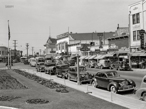 Photo showing: Graham Hollywood -- April 1942. Main street (East 14th at Callan) in San Leandro.