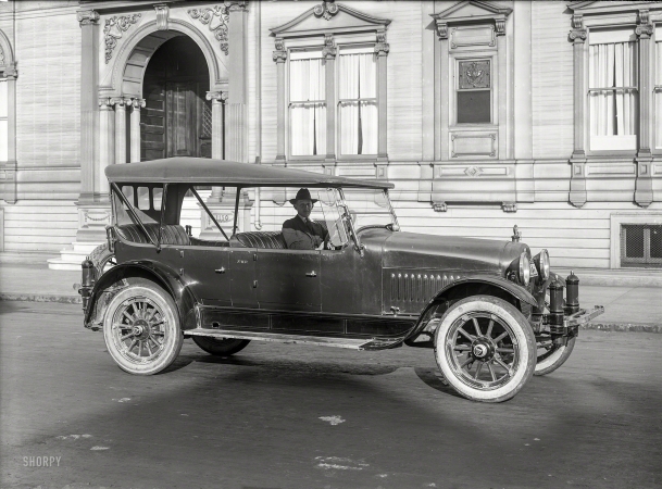 Photo showing: Incognito -- San Francisco, 1920. Hudson touring car.