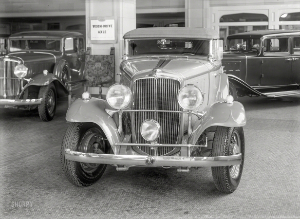 Photo showing: Follow the Light -- Nash showroom, San Francisco, 1933.
