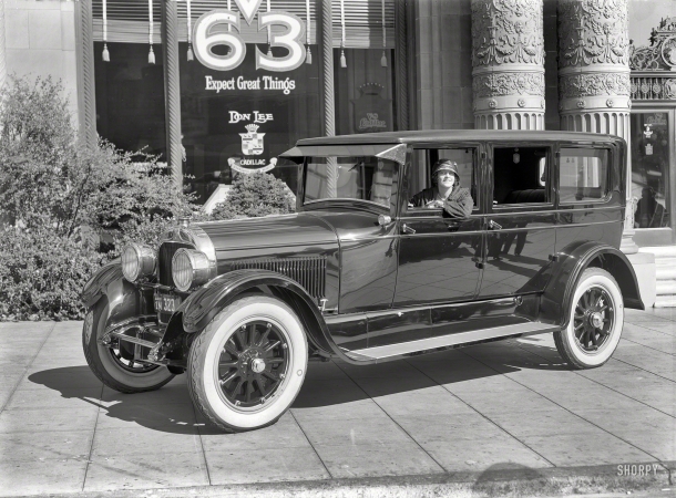 Photo showing: Don Lee Cadillac -- San Francisco, 1925. Type V-63 Sedan at Don Lee Cadillac.