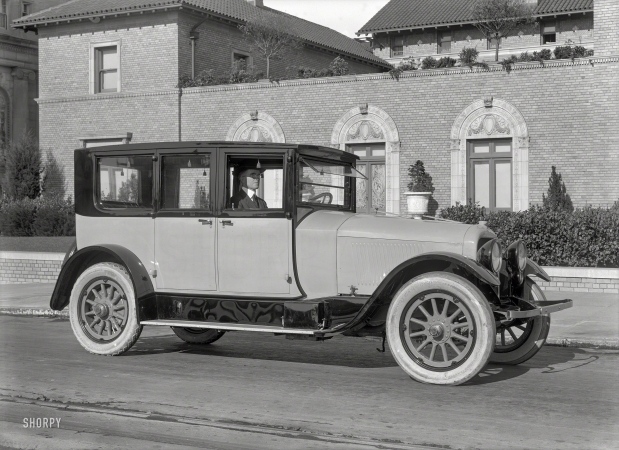 Photo showing: Driving With Dorris -- San Francisco circa 1920. Dorris 6-80 seven-passenger sedan.