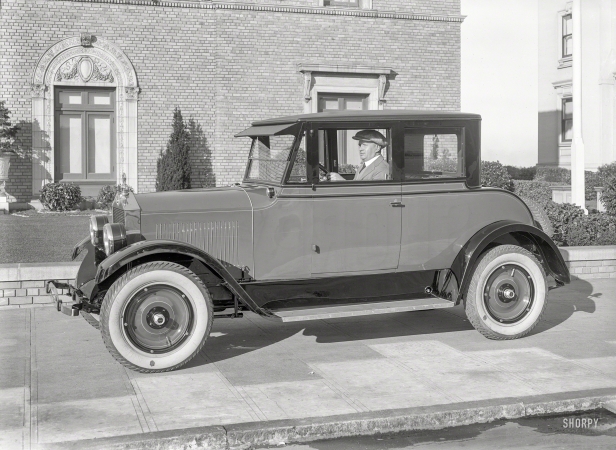 Photo showing: New Moon -- San Francisco circa 1920. Moon auto.