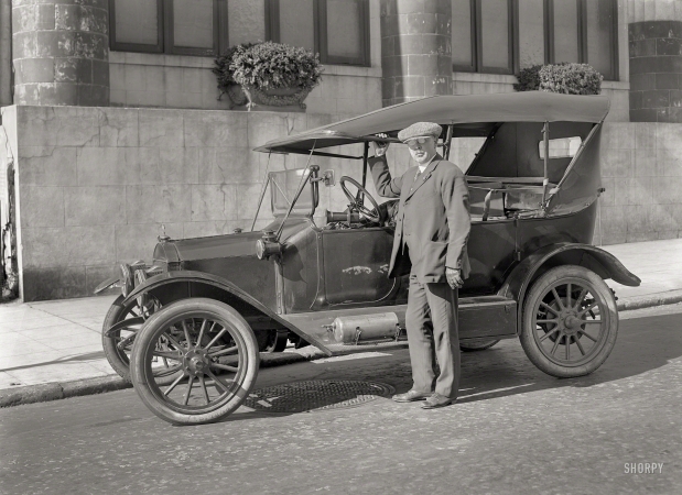 Photo showing: Ramblin Man -- San Francisco circa 1918. Studebaker touring car.