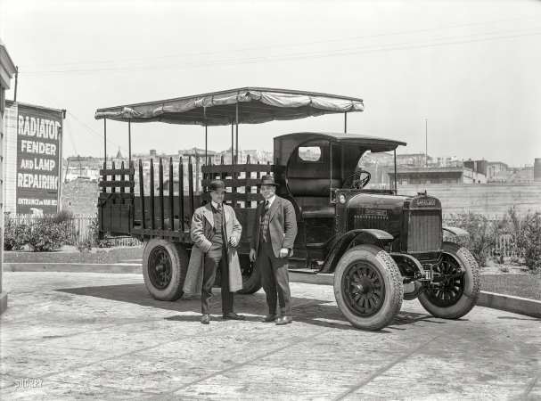 Photo showing: Fenders Fixed -- San Francisco circa 1920. Day-Elder truck.