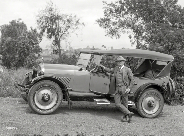 Photo showing: Upward-Bound -- San Francisco circa 1924. Oldsmobile touring sedan.