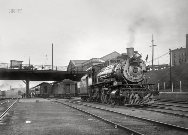 Photo showing: Chicago, Burlington and Quincy -- Omaha, Nebraska, 1910. Chicago, Burlington & Quincy Railroad Locomotive CBQ 2867.