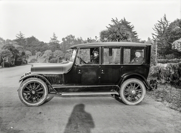 Photo showing: A Merry Young Soul -- San Francisco circa 1917. Cole Eight Toursedan at Golden Gate Park.