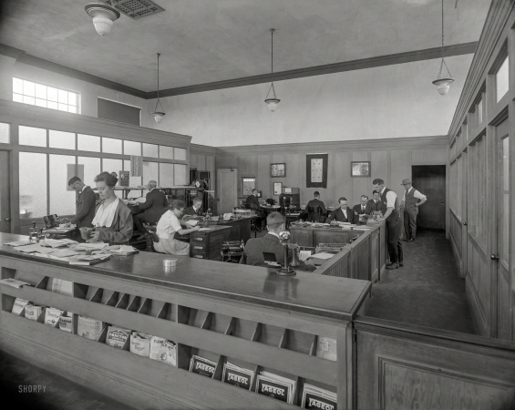 Photo showing: Fageol Motors Co. -- July 1918. Fageol Motors truck factory front office. Oakland, California.