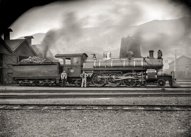 Photo showing: Class A -- New Zealand circa 1909. Class A locomotive, NZR No. 419, at the Petone Railway Workshops.