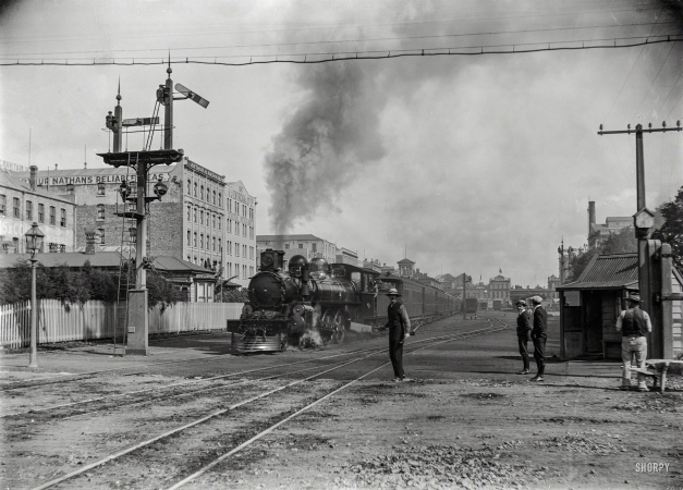 Photo showing: Rotorua Express -- New Zealand in 1909. The Rotorua Express leaving Auckland, alongside Customs Street East.