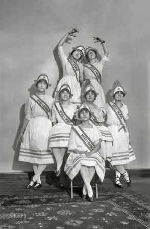 Photo showing: Corps de Ballot -- January 1914. New York. Women's Political Union -- Suffrage dancers.