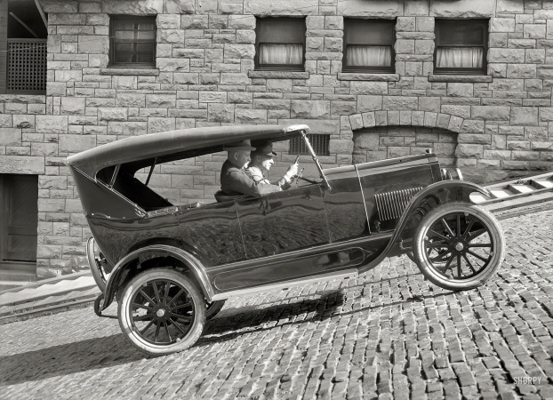 Photo showing: Star Car -- San Francisco circa 1922. Star auto ascending steep grade.