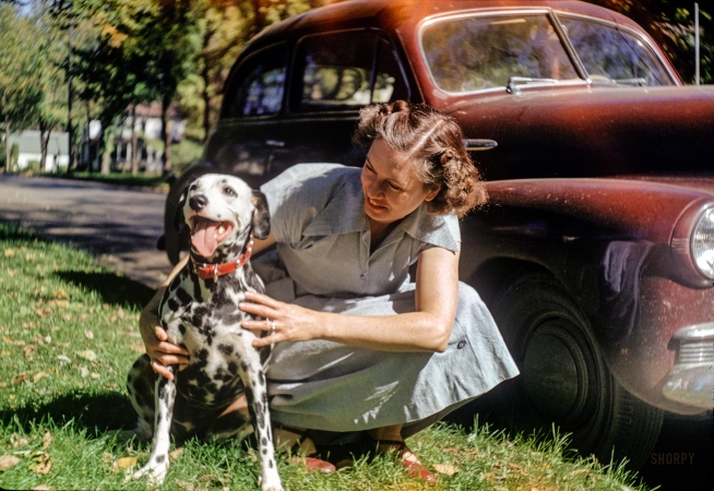 Photo showing: Dottie and Sally -- Blue Earth, Minnesota. Dottie & Sally -- September 1951. Sally on the left.