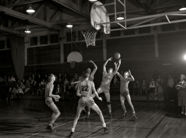 Photo showing: Atomic Elks -- Dec. 28, 1947. Oak Ridge, Tennessee. Basketball. Elks Club vs. Maryville at Oak Ridge.