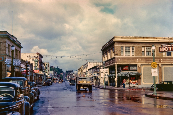 Photo showing: Astoria, Oregon -- Looking west along Commercial Street in 1944.
