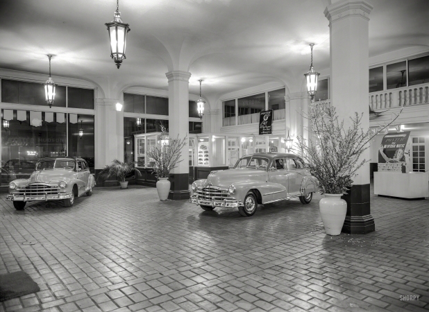 Photo showing: Pontiac Palace -- The George Daniels Pontiac showroom on Van Ness Avenue in San Francisco circa 1948.