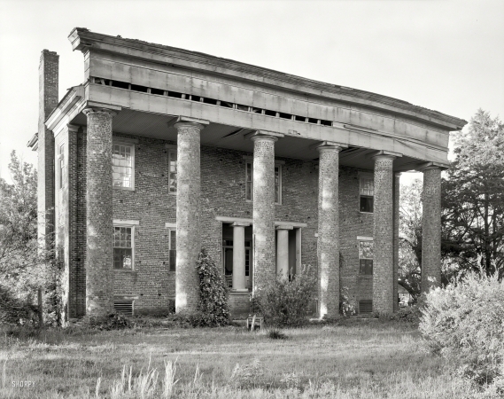 Photo showing: Pillars of the Community -- 1939. Wade House. Huntsville vicinity, Madison County, Alabama.