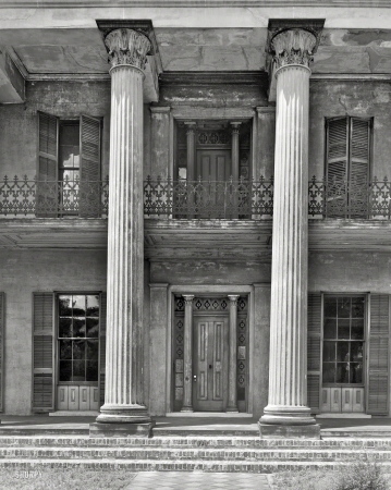 Photo showing: Grand Entrance -- 1939. Watts-Parkman-Gillman House, 713 Mabry Street, Selma, Alabama.