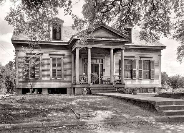 Photo showing: Grannys House -- 1939. Purnell House, Jeff Davis Street, Selma, Dallas County, Alabama.